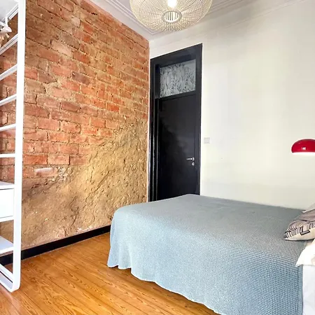 Hidden Gem Rustic Modern 2 Bedroom Flat *