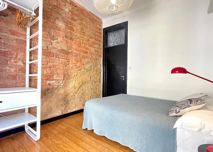 Hidden Gem Rustic Modern 2 Bedroom Flat