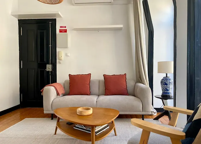 Hidden Gem Rustic Modern 2 Bedroom Flat Lisbon