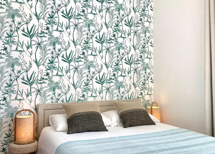 Hidden Gem Rustic Modern 2 Bedroom Flat *