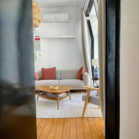 Hidden Gem Rustic Modern 2 Bedroom Flat * 리스본