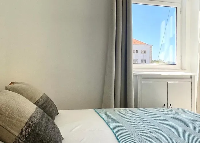 Hidden Gem Rustic Modern 2 Bedroom Flat Lissabon
